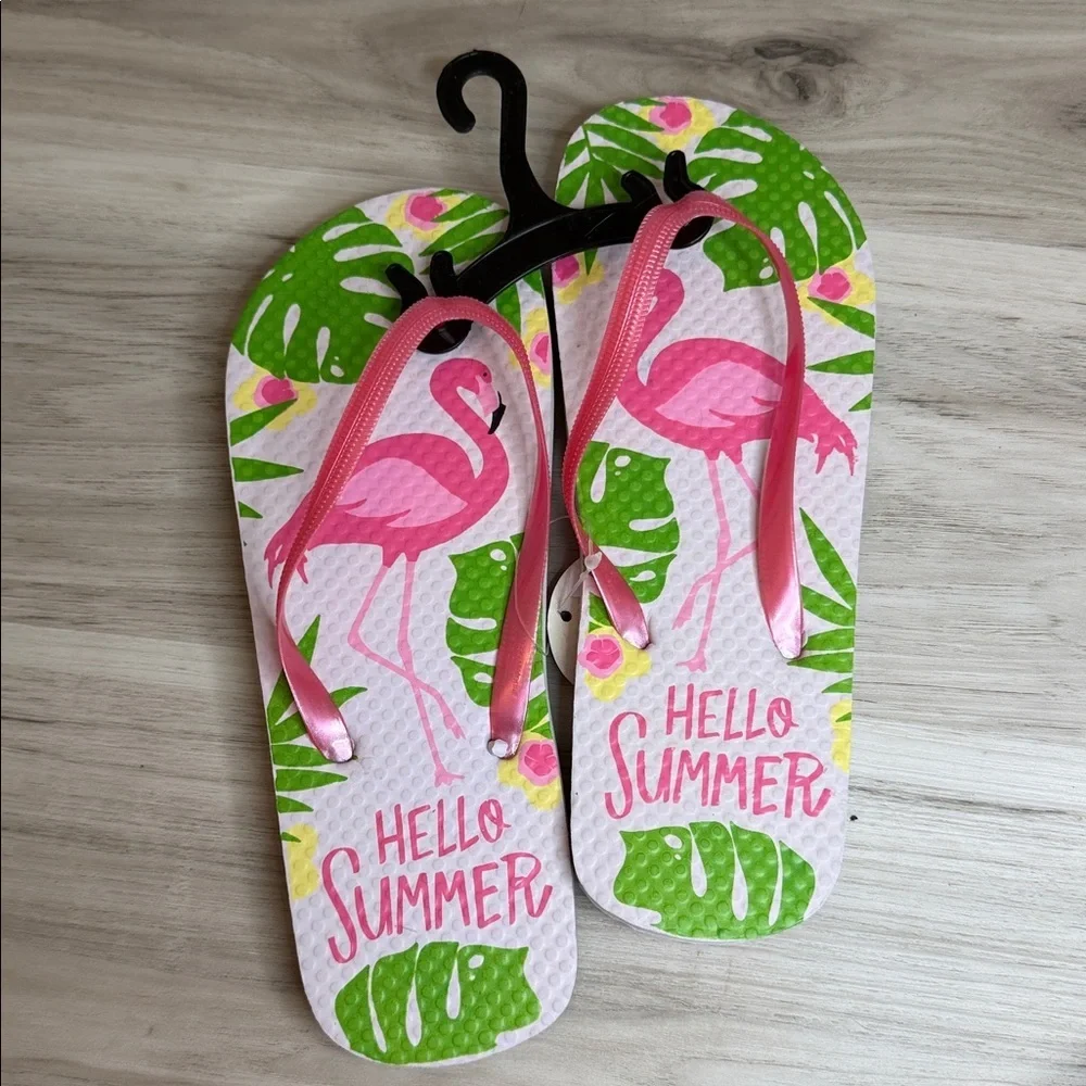 NWT Pink  Flamingo Flip Flops Wome’s Sz S (5/6)